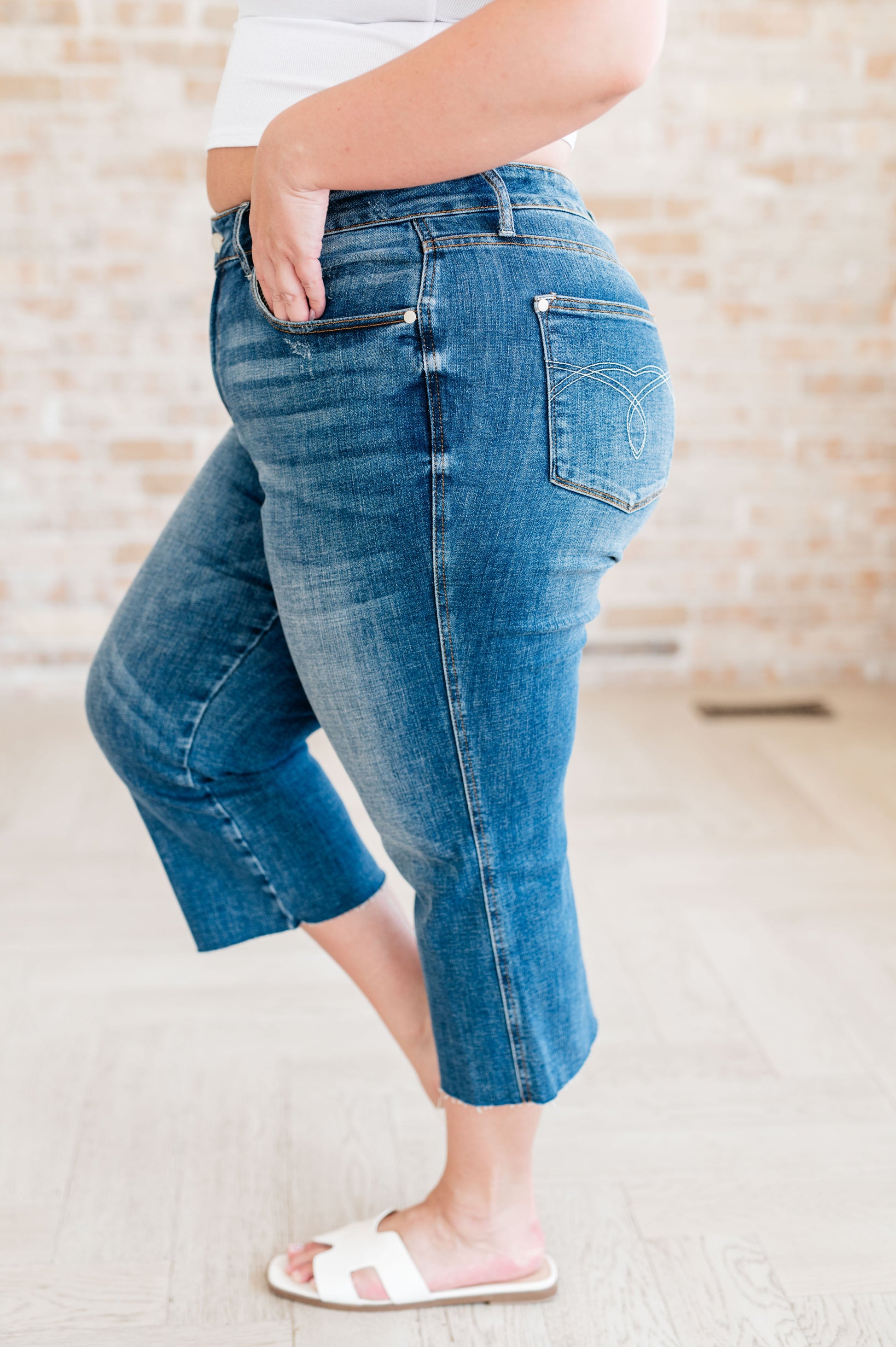 Hayes High Rise Wide Leg Crop Jeans - Judy Blue