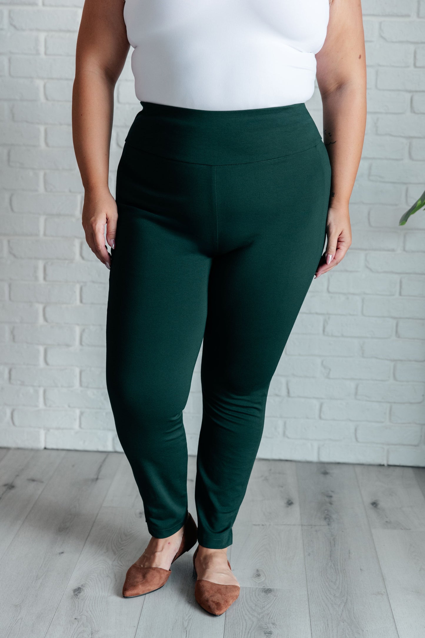Magic Skinny 28" Pants in Hunter Green - Dear Scarlett