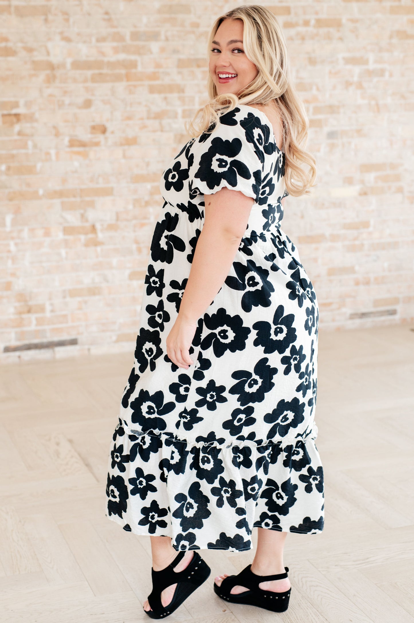 The Hot Topic Square Neck Floral Dress - Polagram