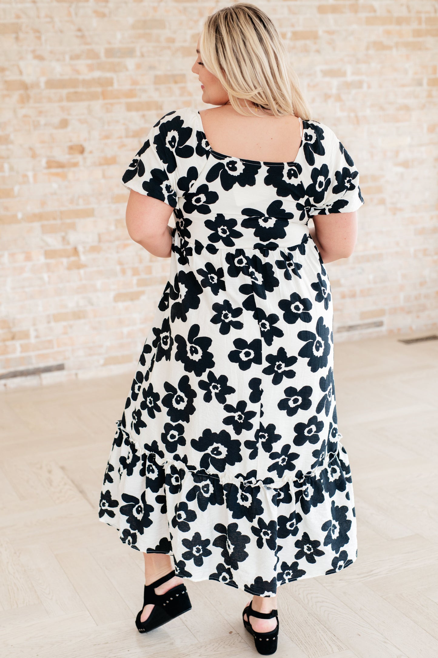 The Hot Topic Square Neck Floral Dress - Polagram