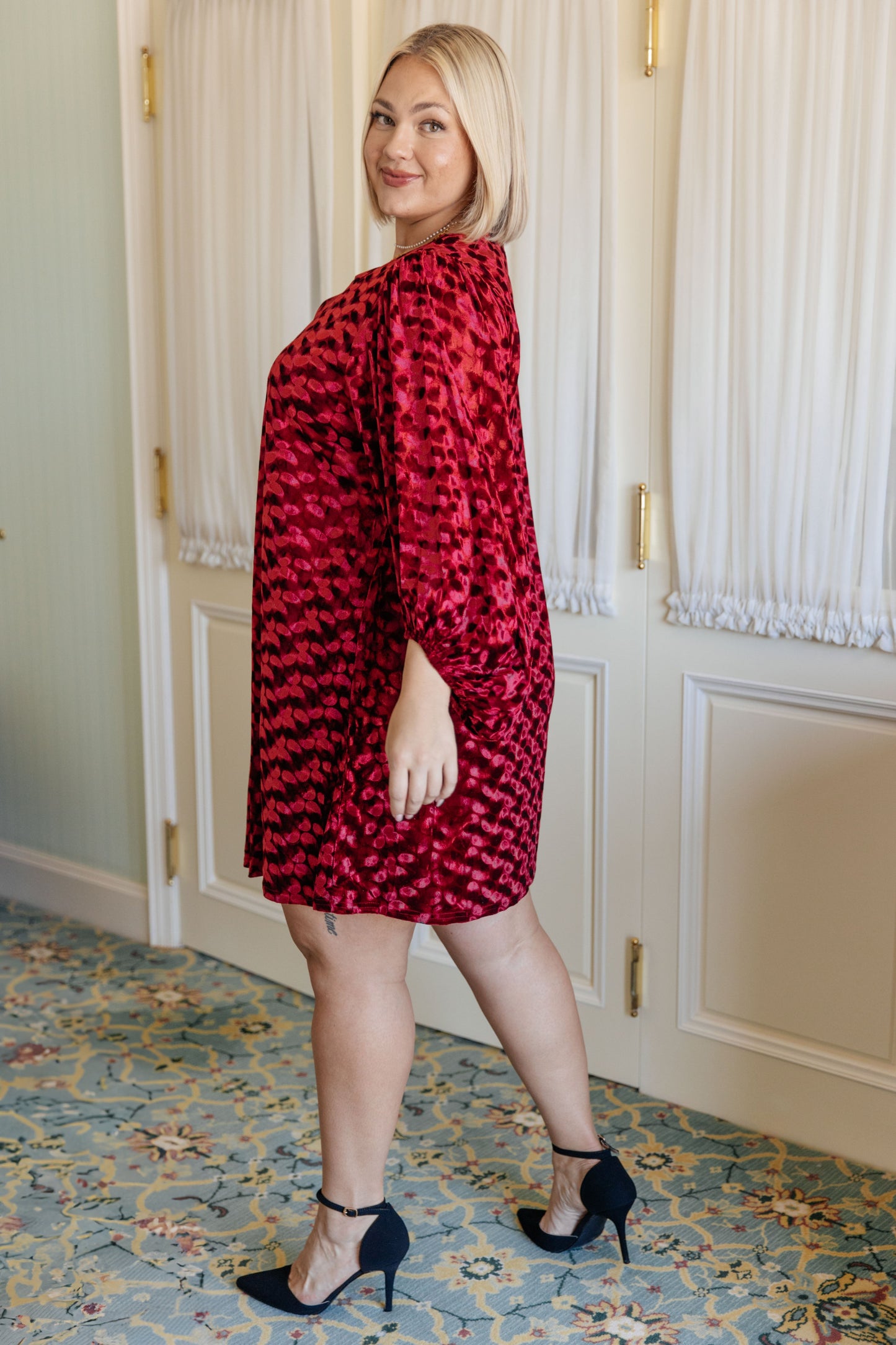 Regal Radiance V-Neck Velvet Dress - Jodifl