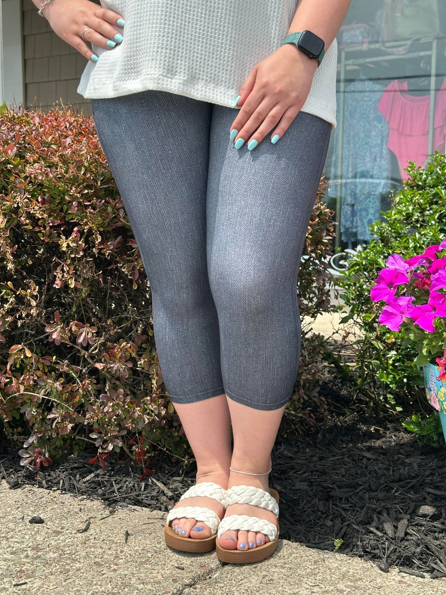 Black Denim Capri w/ Butt Pockets