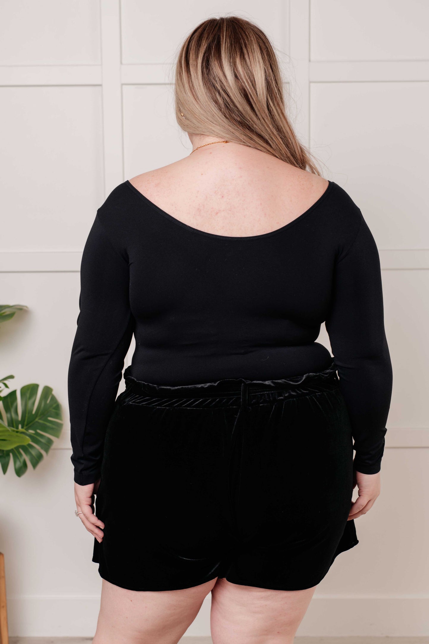 Bring in the Basics Seamless Reversible V-Neck Black - Yelete