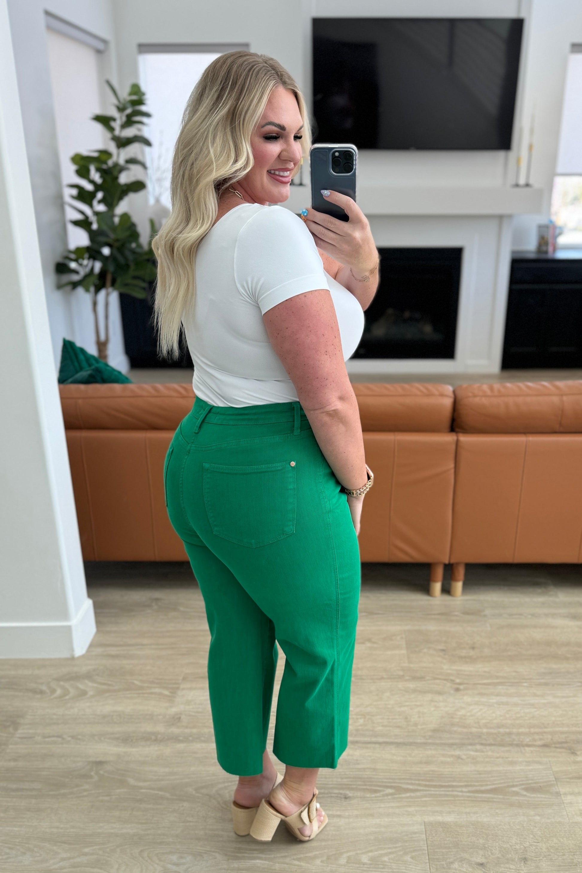 Lisa High Rise Control Top Wide Leg Crop Jeans in Kelly Green - Judy Blue