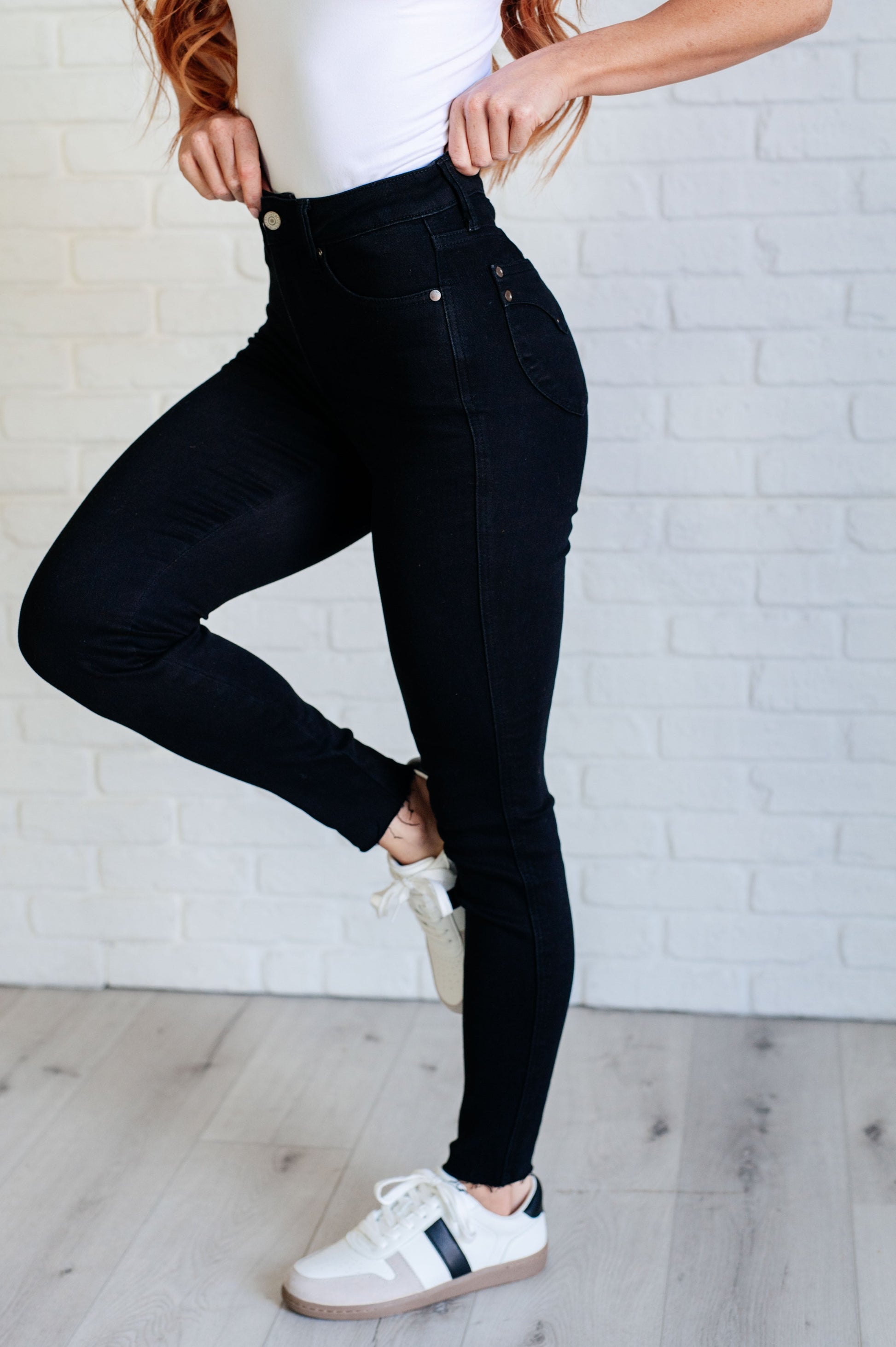 Nicole Tummy Control Skinny Jeans in Black - Judy Blue