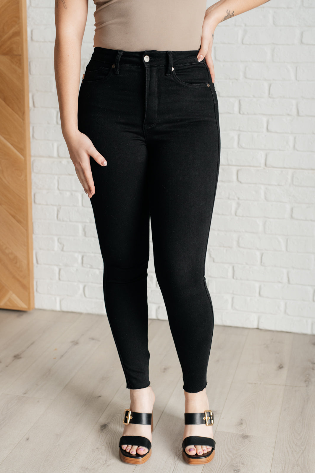 Nicole Tummy Control Skinny Jeans in Black - Judy Blue