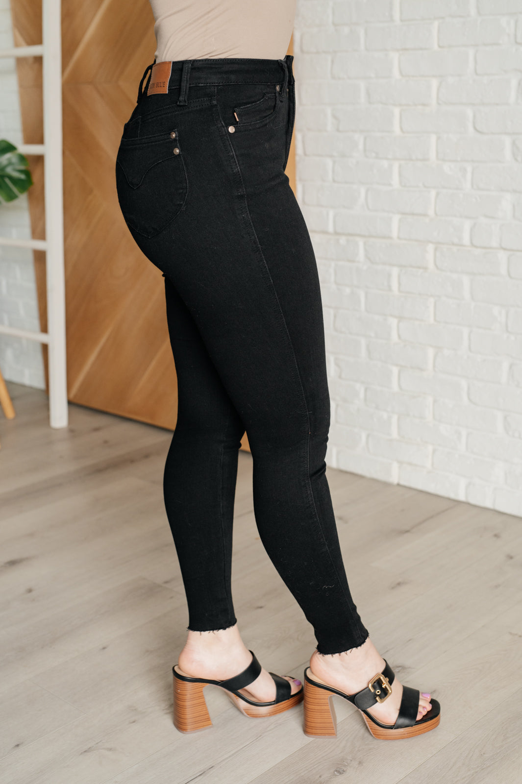 Nicole Tummy Control Skinny Jeans in Black - Judy Blue