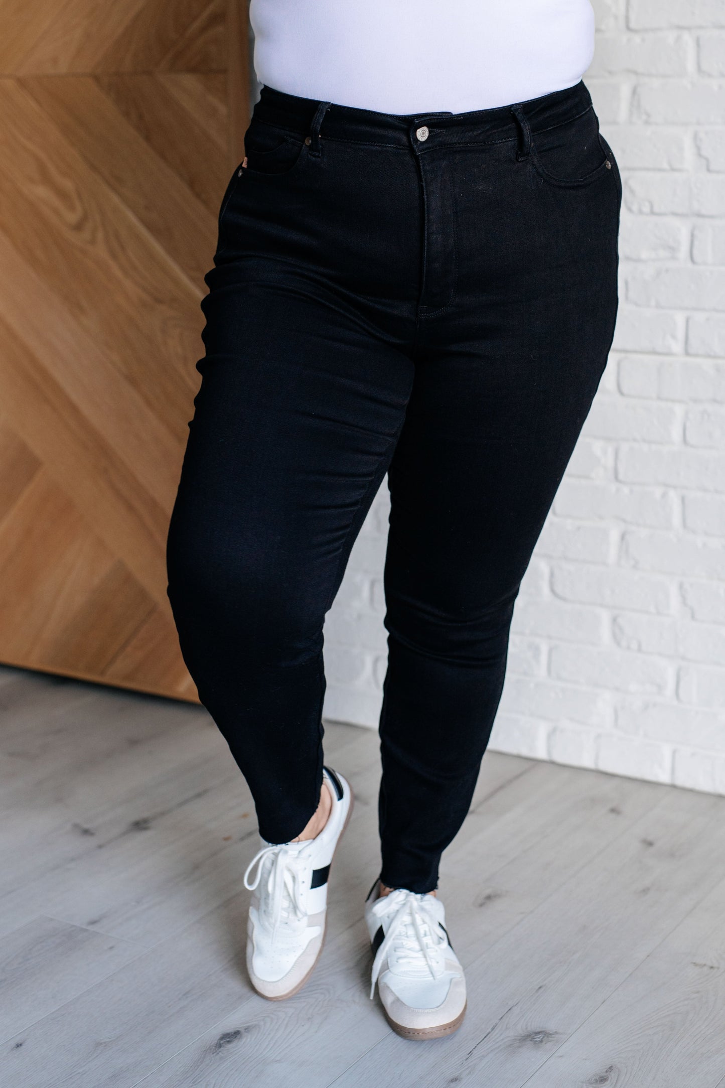 Nicole Tummy Control Skinny Jeans in Black - Judy Blue