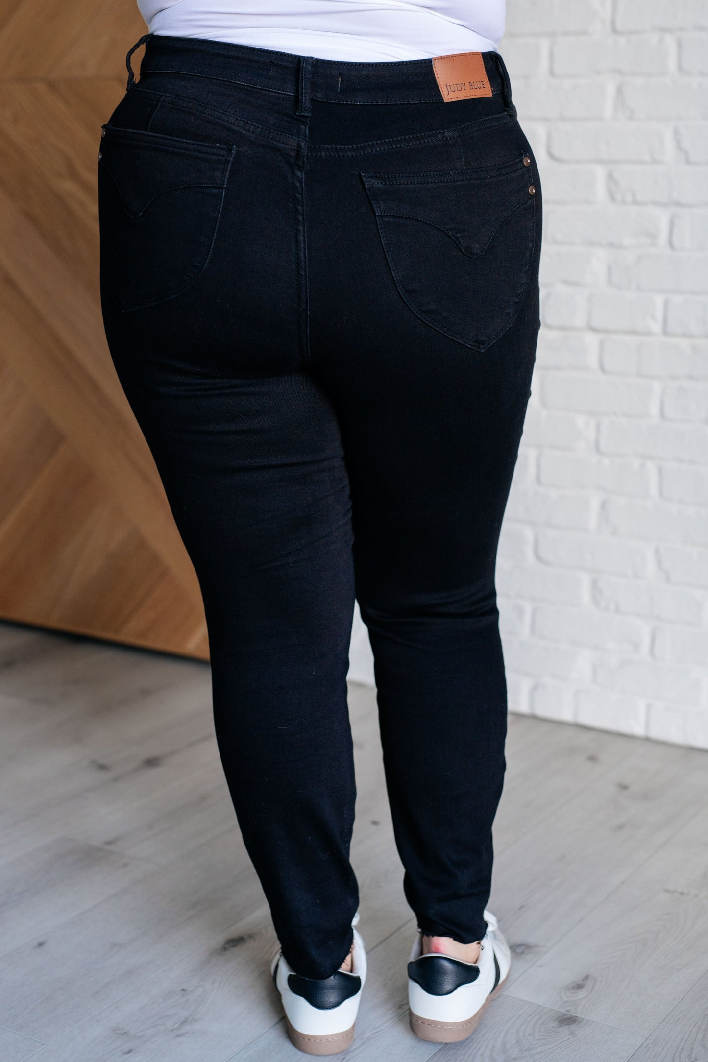 Nicole Tummy Control Skinny Jeans in Black - Judy Blue