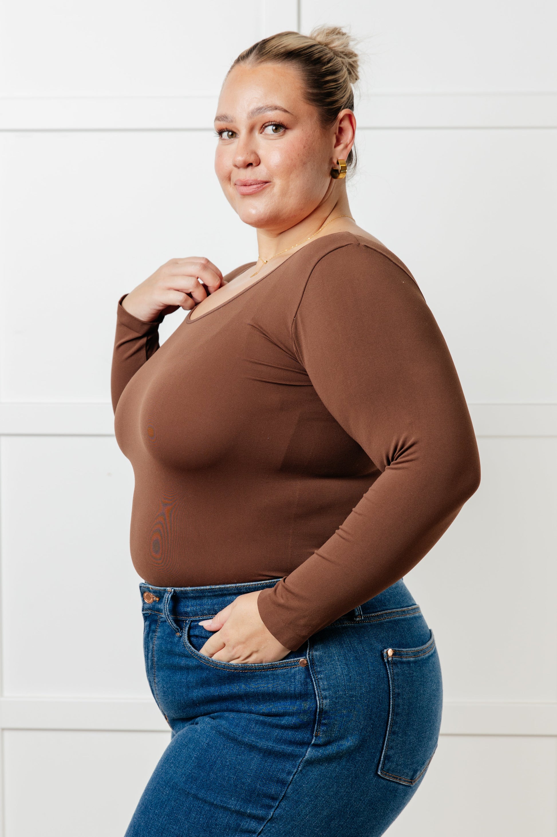 Bring in the Basics Seamless Reversible V-Neck Coffee - Yelete